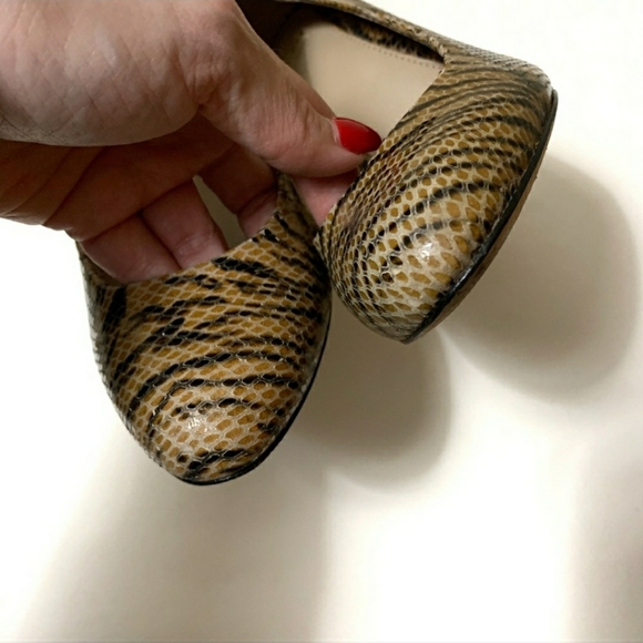 Saks Fifth Ave brand snakeskin heels - Picture 5 of 6